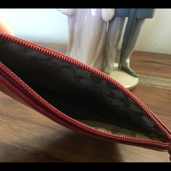 Coach wristlet (larger size) - Picture 3 of 5